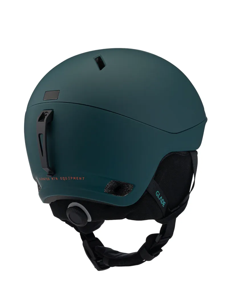 Glade ski helmet product photography on white, alternate angle